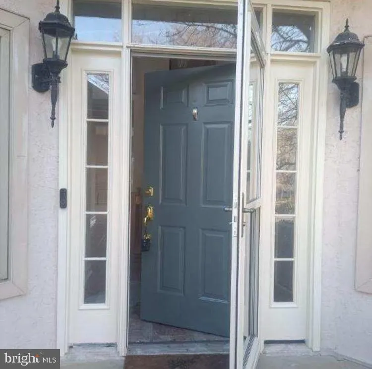 Conshohocken, Pennsylvania 19428, United States, 4 Bedrooms Bedrooms, ,4 BathroomsBathrooms,Residential,Active,83539