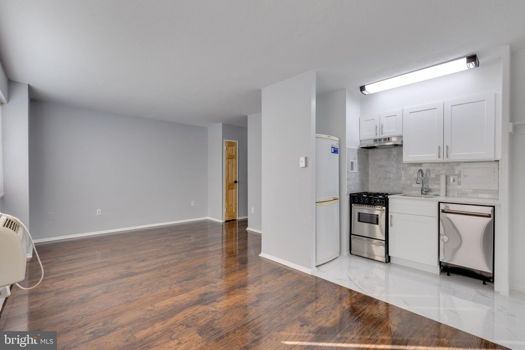 Photo of 2101 - 17 Chestnut Street #705, PHILADELPHIA, PA 19103 (MLS # PAPH2576528)