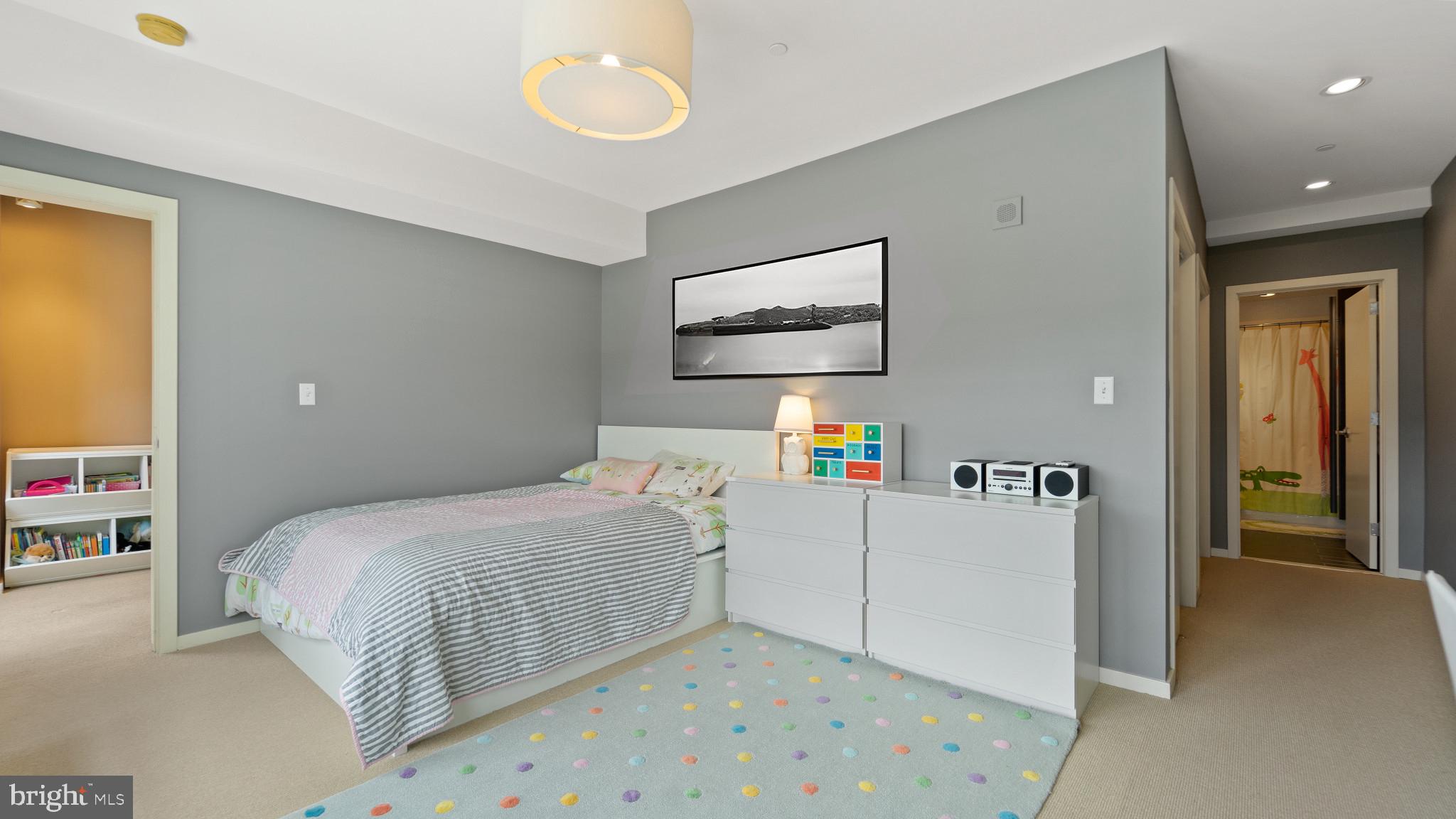 LOCUST POINT - Residential