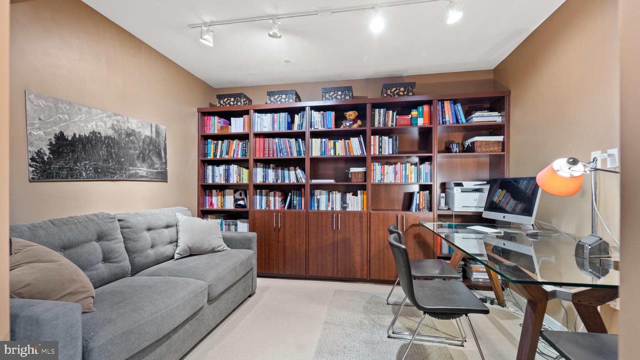 LOCUST POINT - Residential