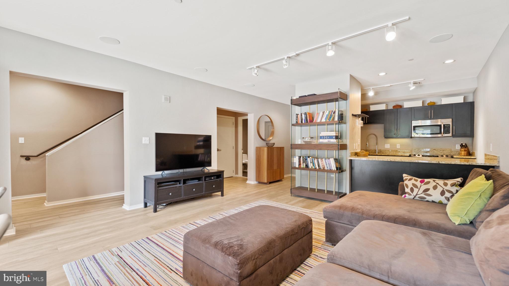 LOCUST POINT - Residential