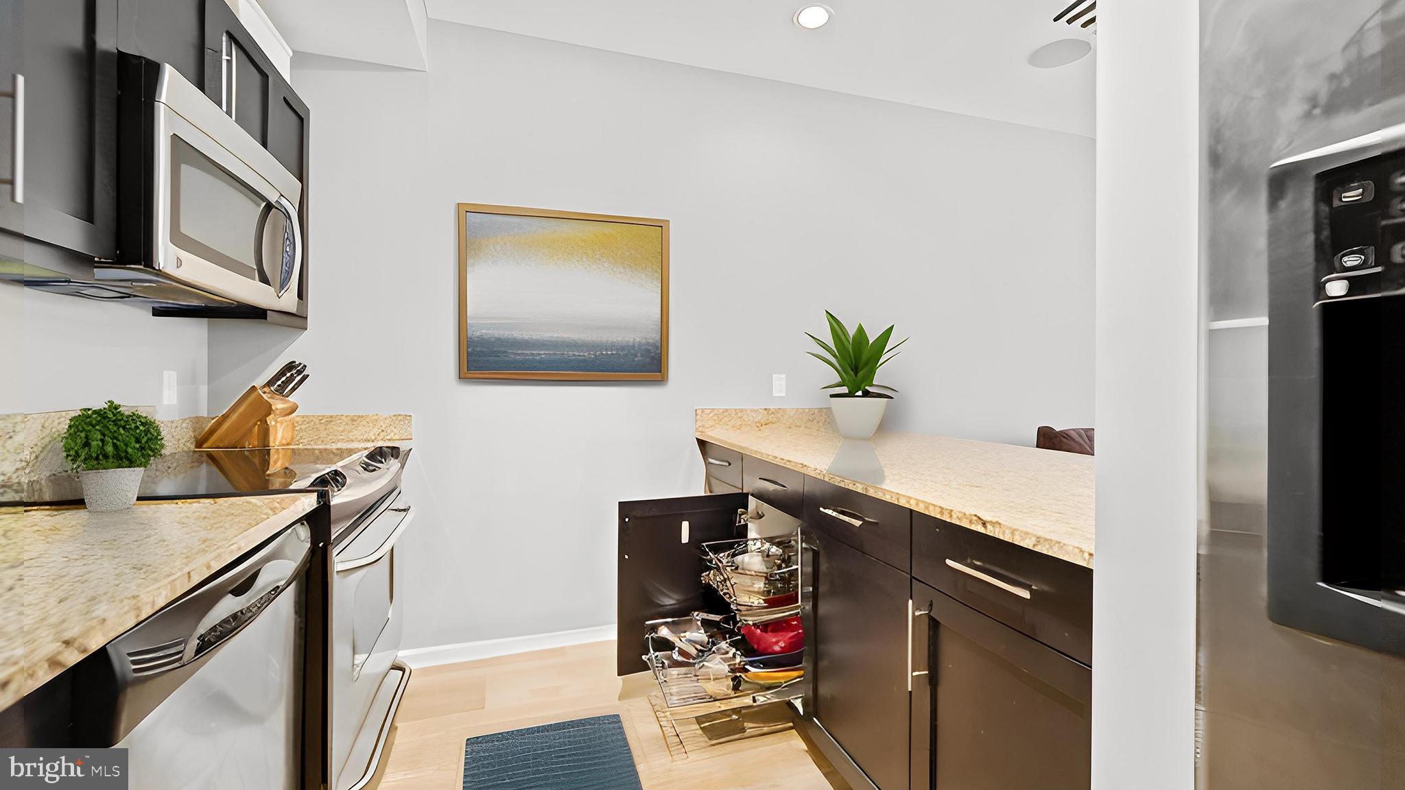 LOCUST POINT - Residential