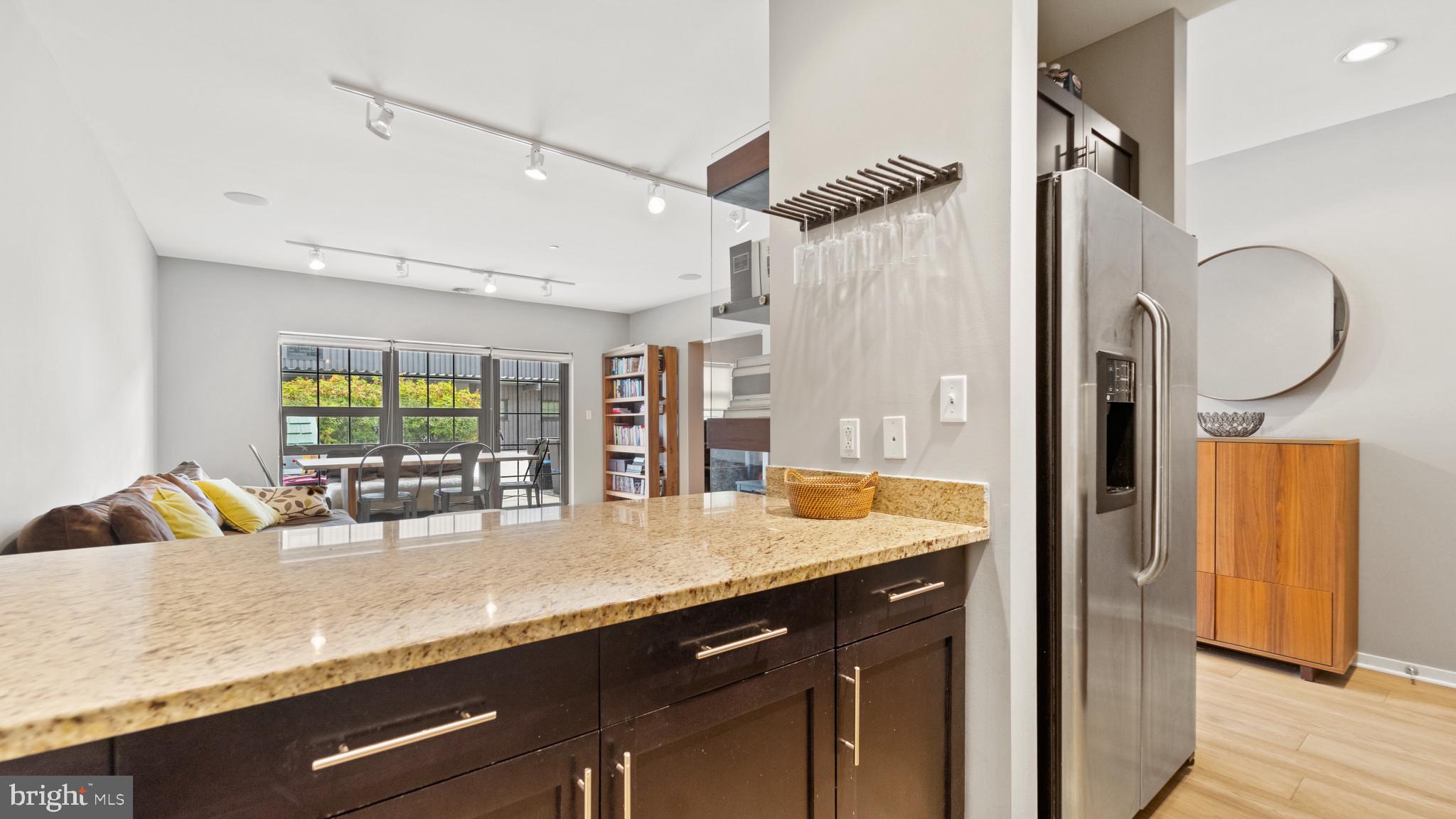 LOCUST POINT - Residential