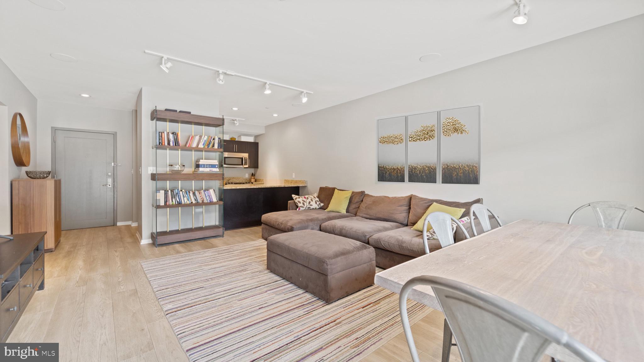 LOCUST POINT - Residential