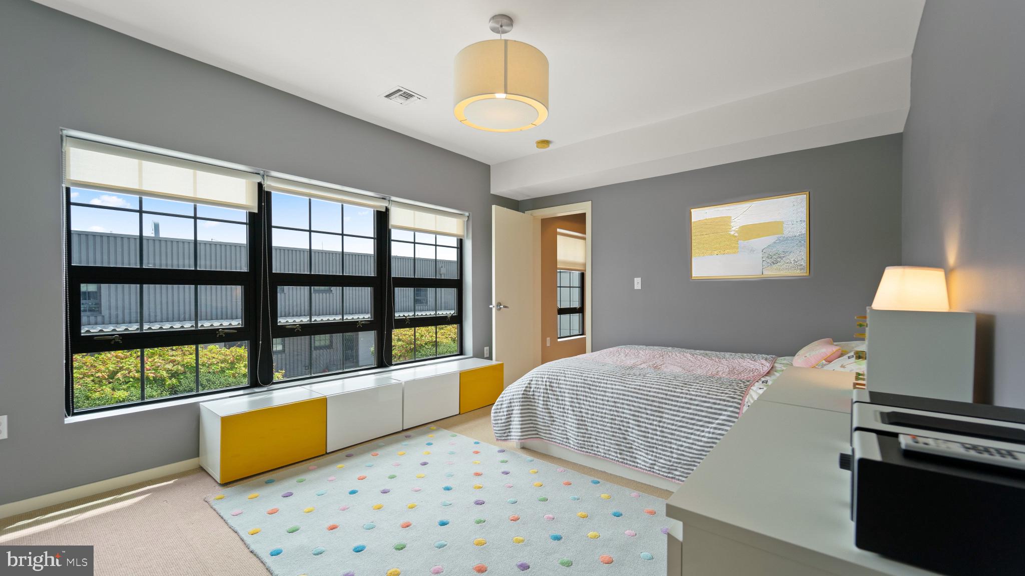 LOCUST POINT - Residential