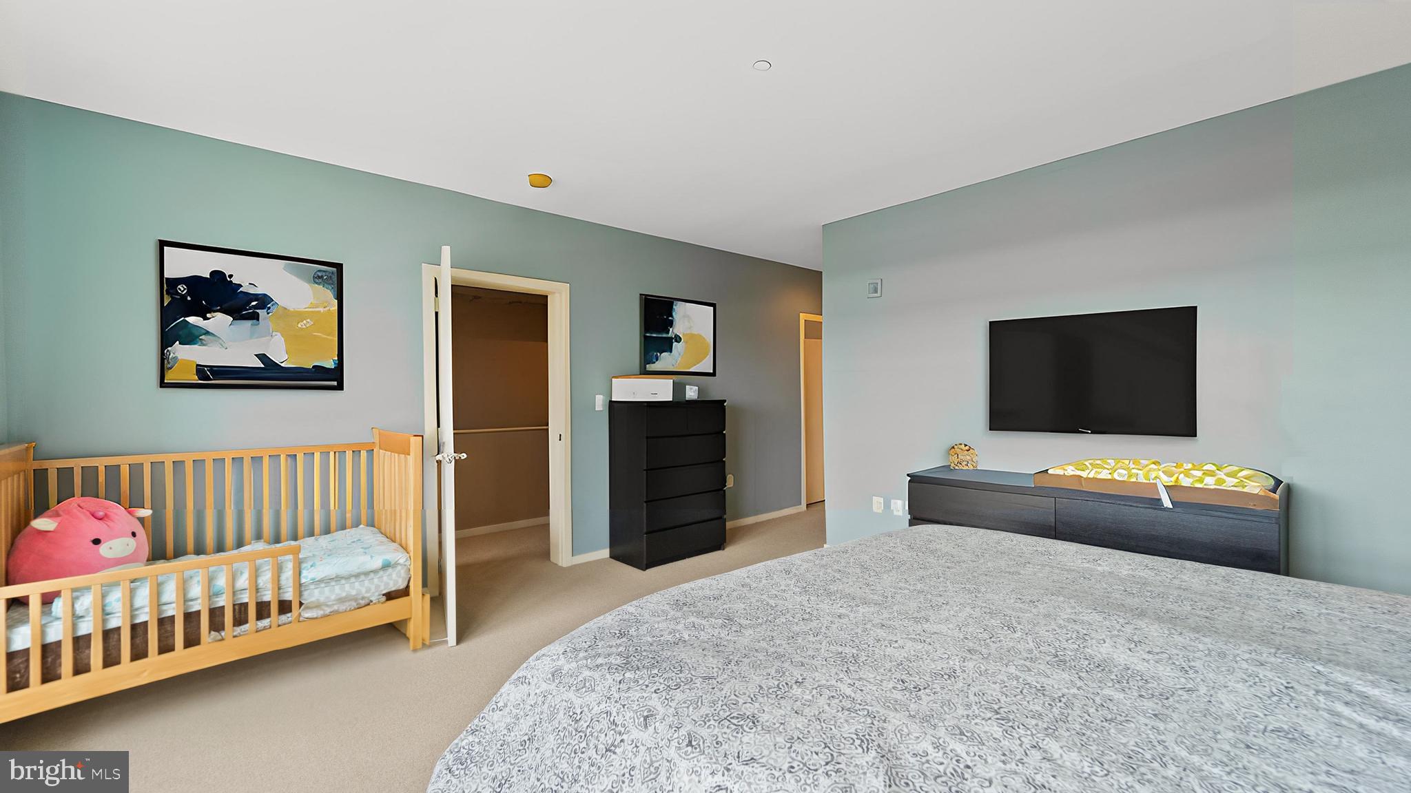 LOCUST POINT - Residential