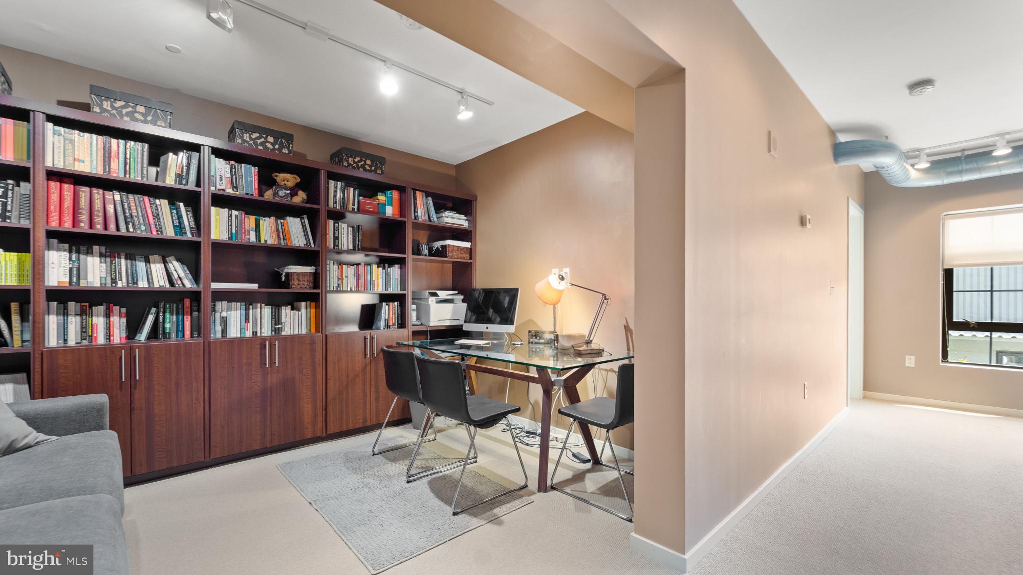 LOCUST POINT - Residential