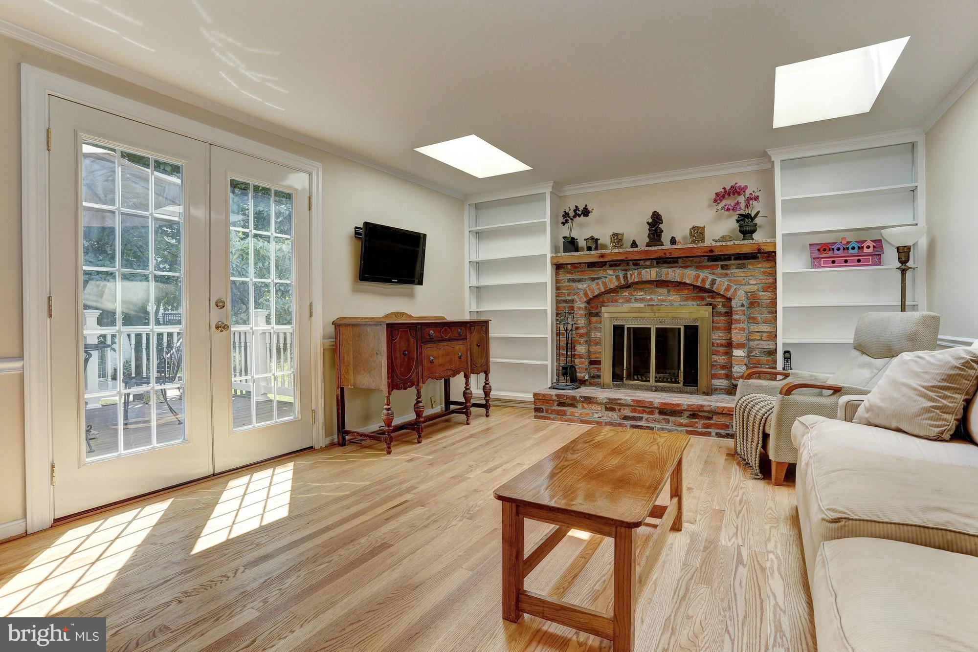 DERWOOD STATION - Residential