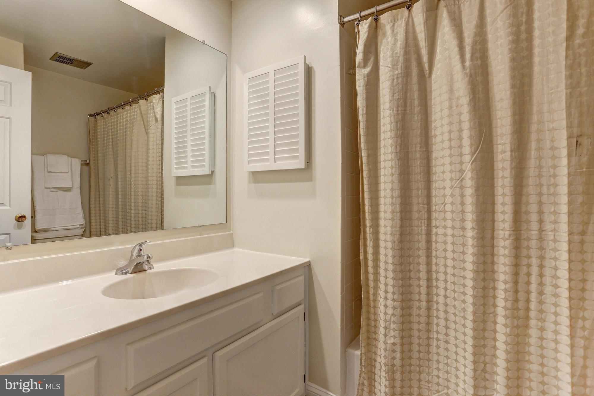 DERWOOD STATION - Residential