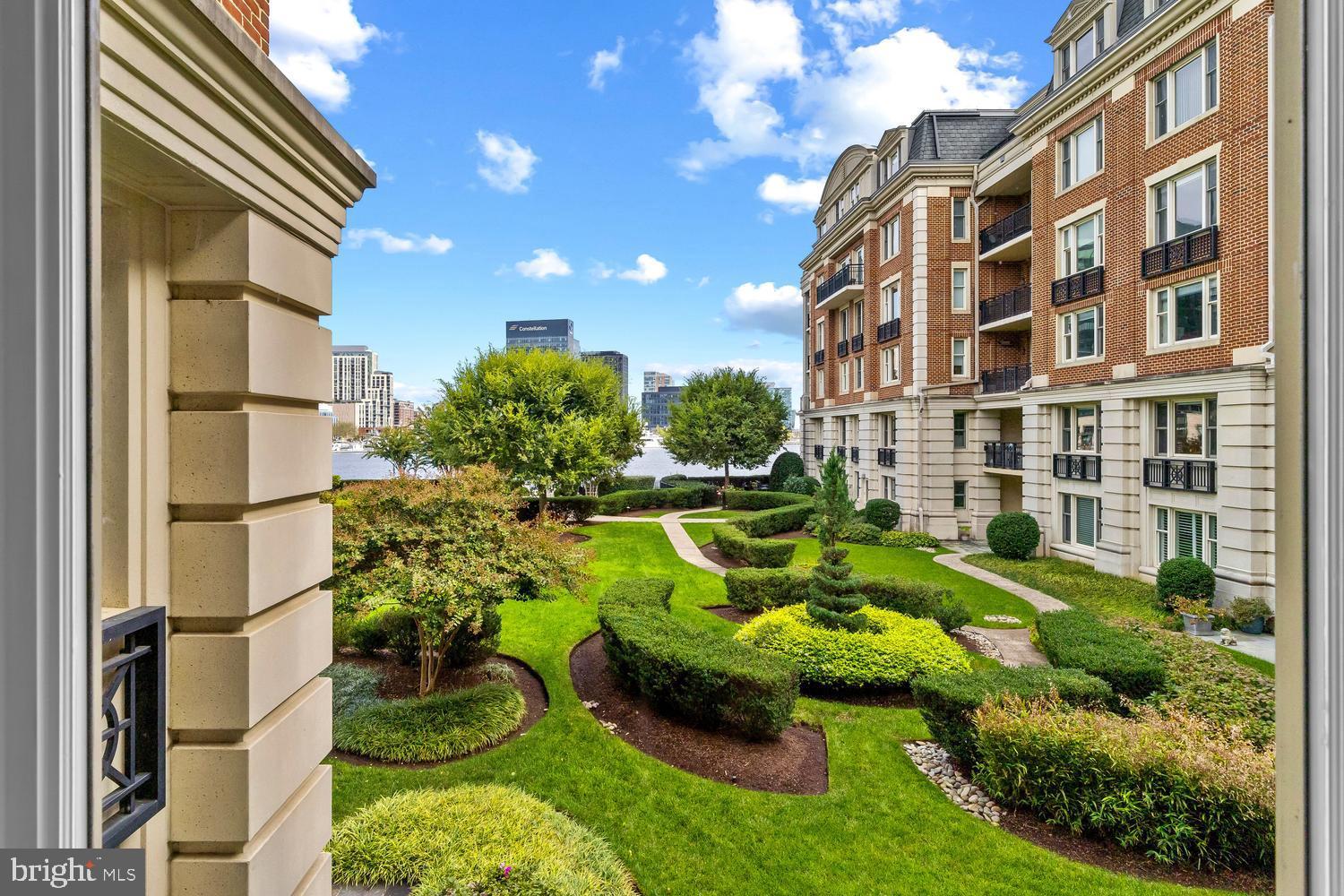 THE RITZ-CARLTON RESIDENCES - Residential