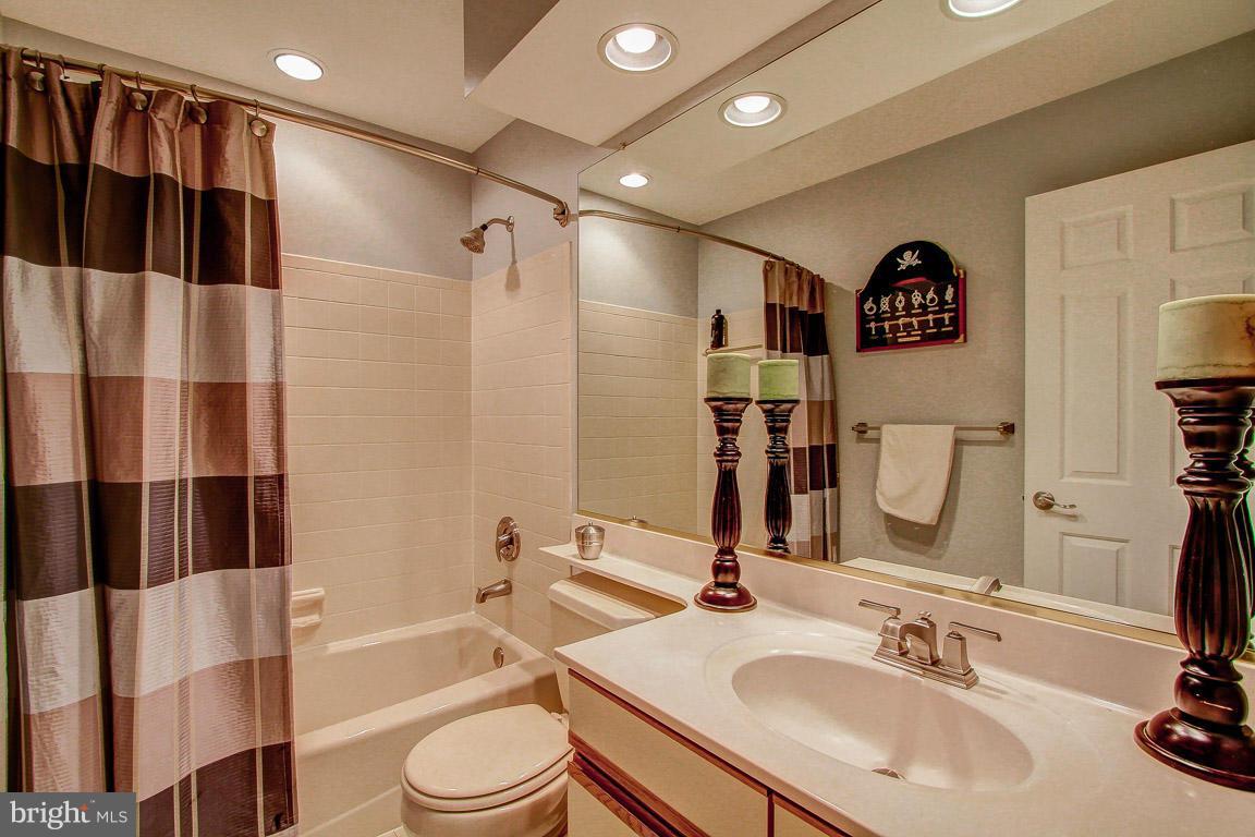 RIVA TRACE - Residential Lease