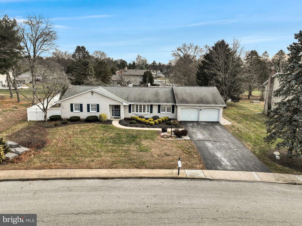 Photo of 705 Sutton Drive, CARLISLE, PA 17013 (MLS # PACB2049550)