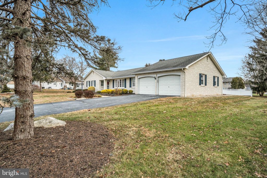 Photo of 705 Sutton Drive, CARLISLE, PA 17013 (MLS # PACB2049550)