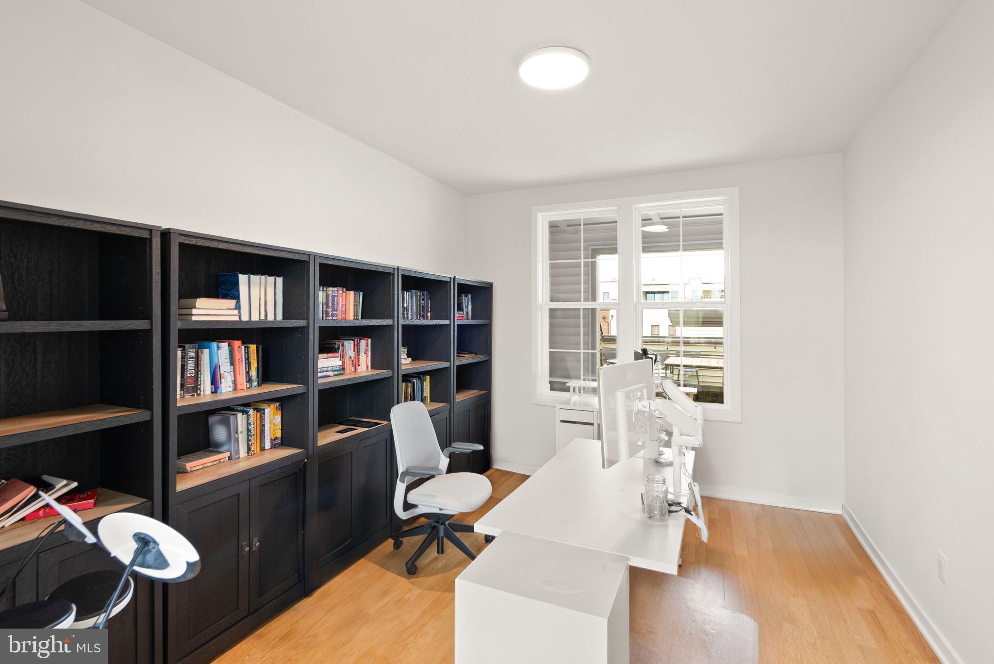 METRO WALK AT MOOREFIELD STATION - Residential Lease