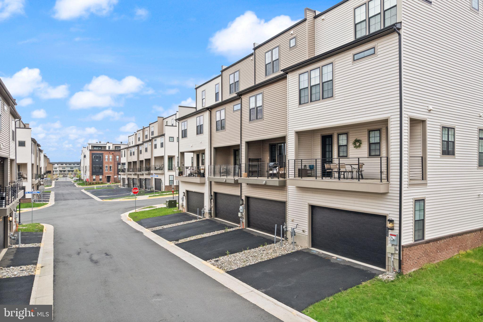 METRO WALK AT MOOREFIELD STATION - Residential Lease