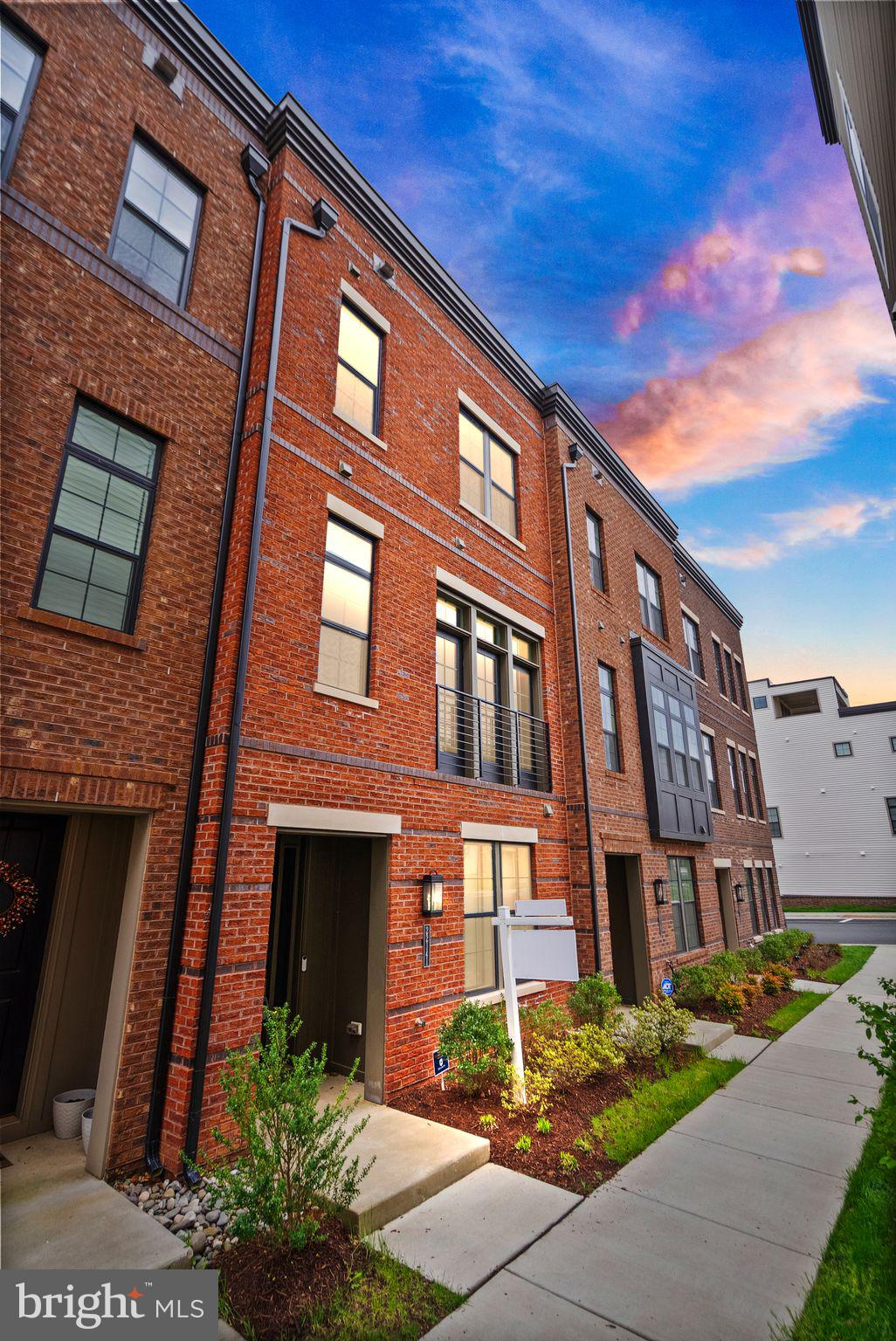 METRO WALK AT MOOREFIELD STATION - Residential Lease