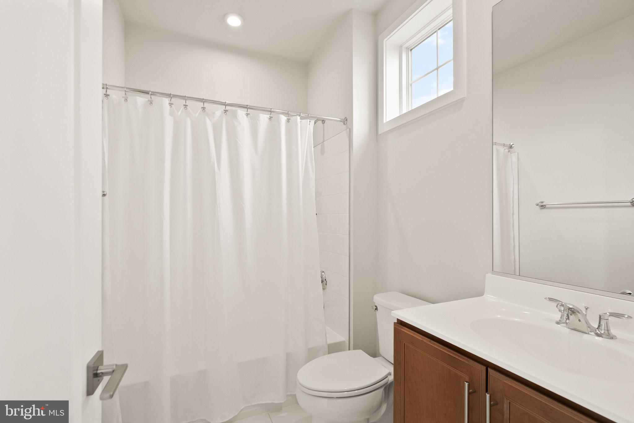 METRO WALK AT MOOREFIELD STATION - Residential Lease