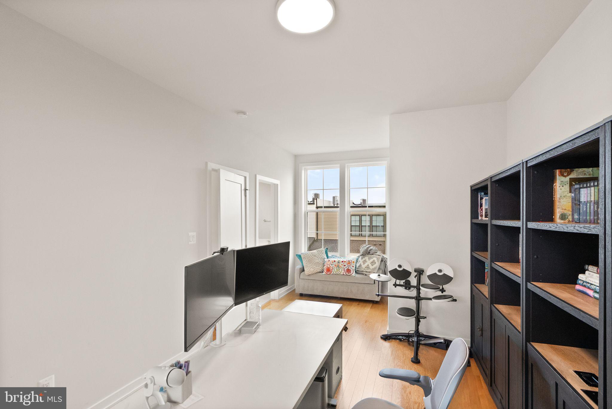 METRO WALK AT MOOREFIELD STATION - Residential Lease