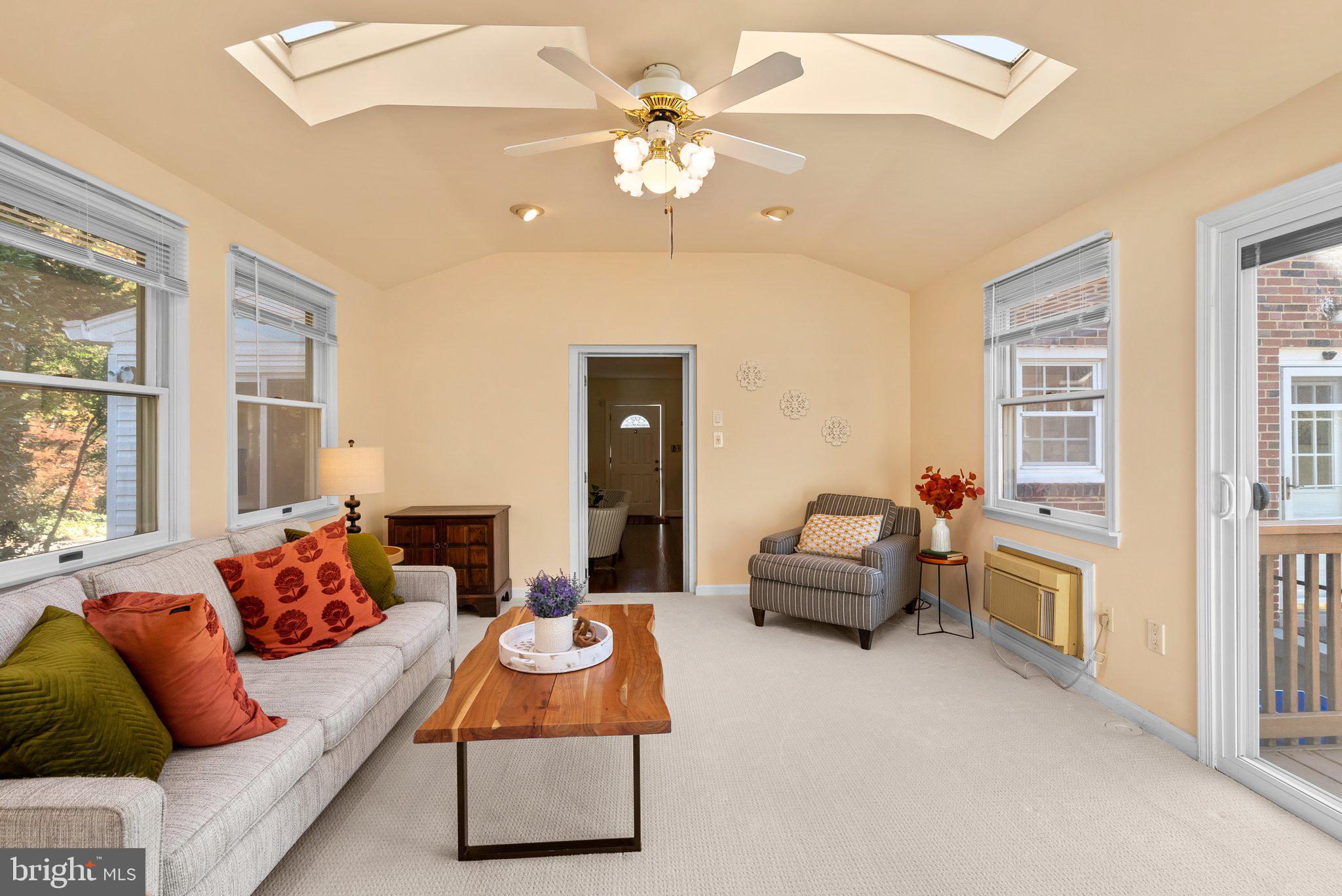 WOODSIDE - Residential