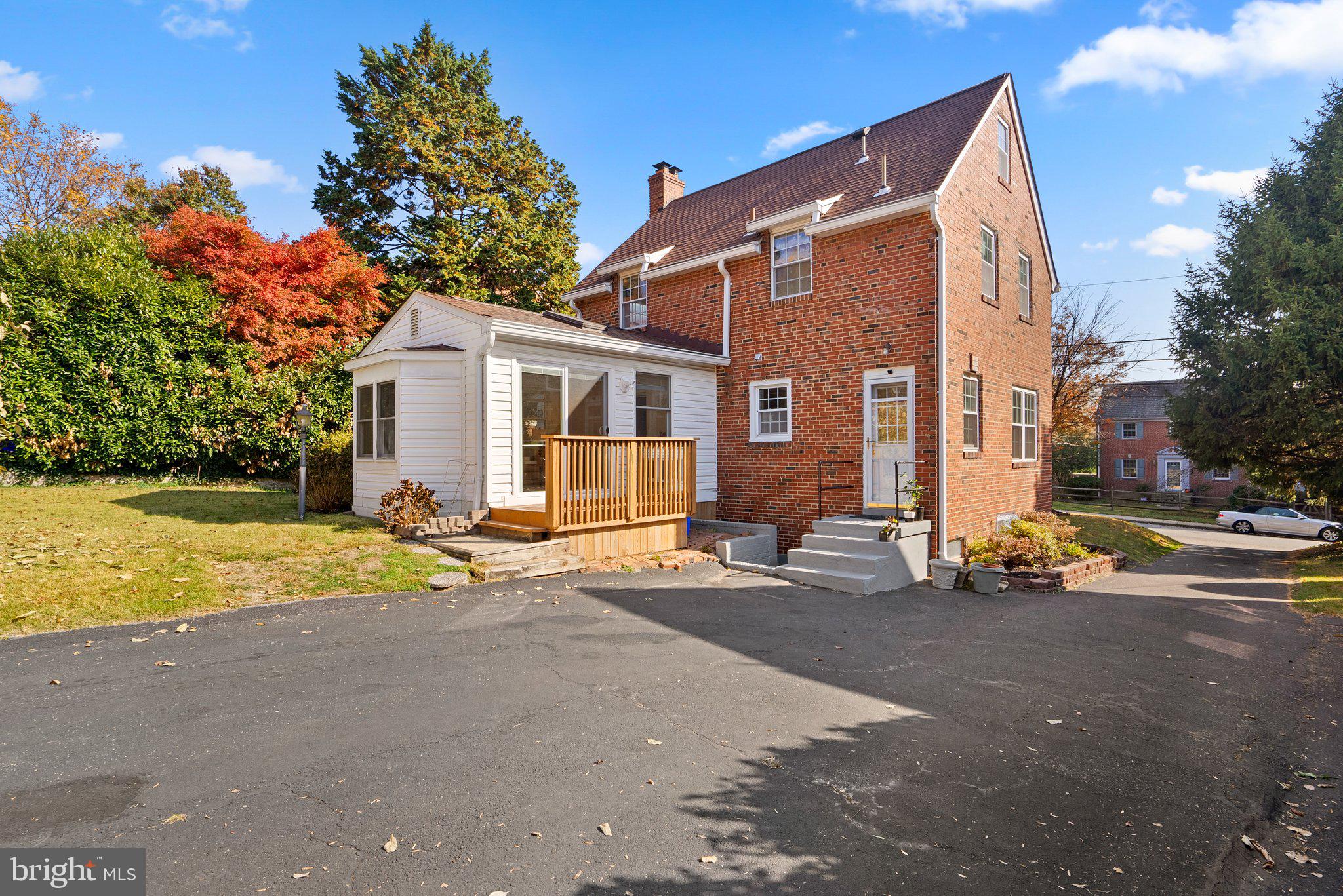 WOODSIDE - Residential