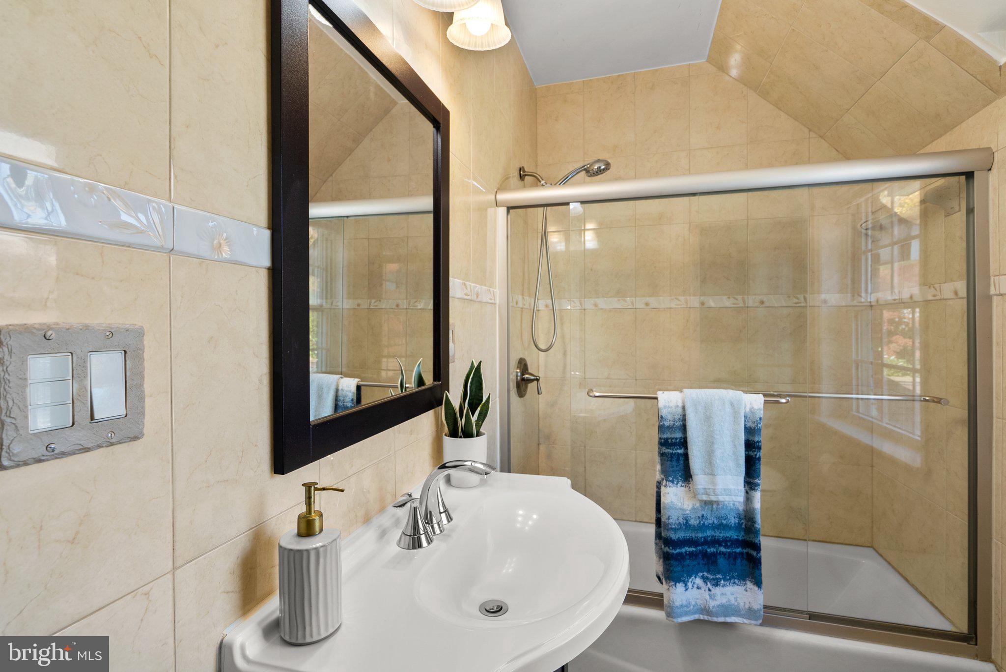 WOODSIDE - Residential