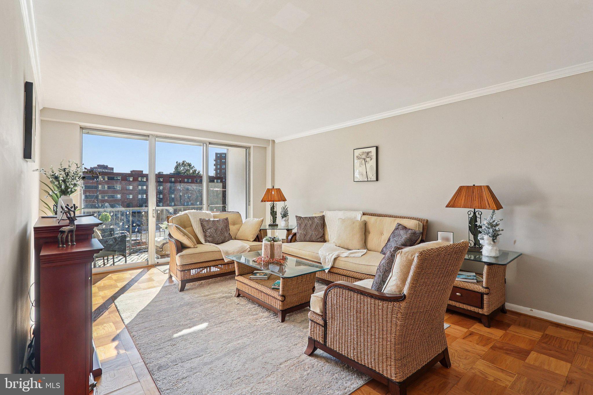 WHITEHALL - Residential