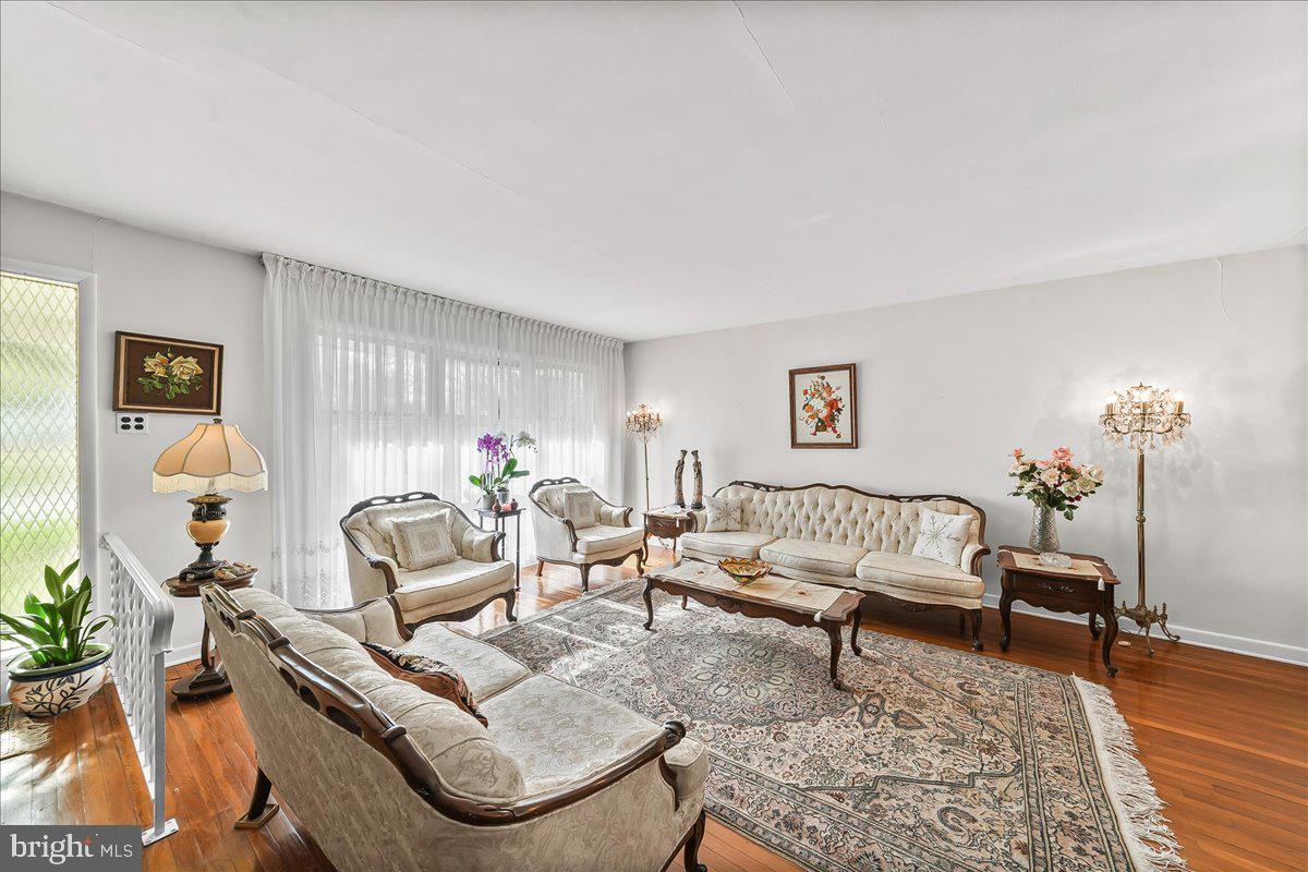 ROSE TREE WOODS - Residential