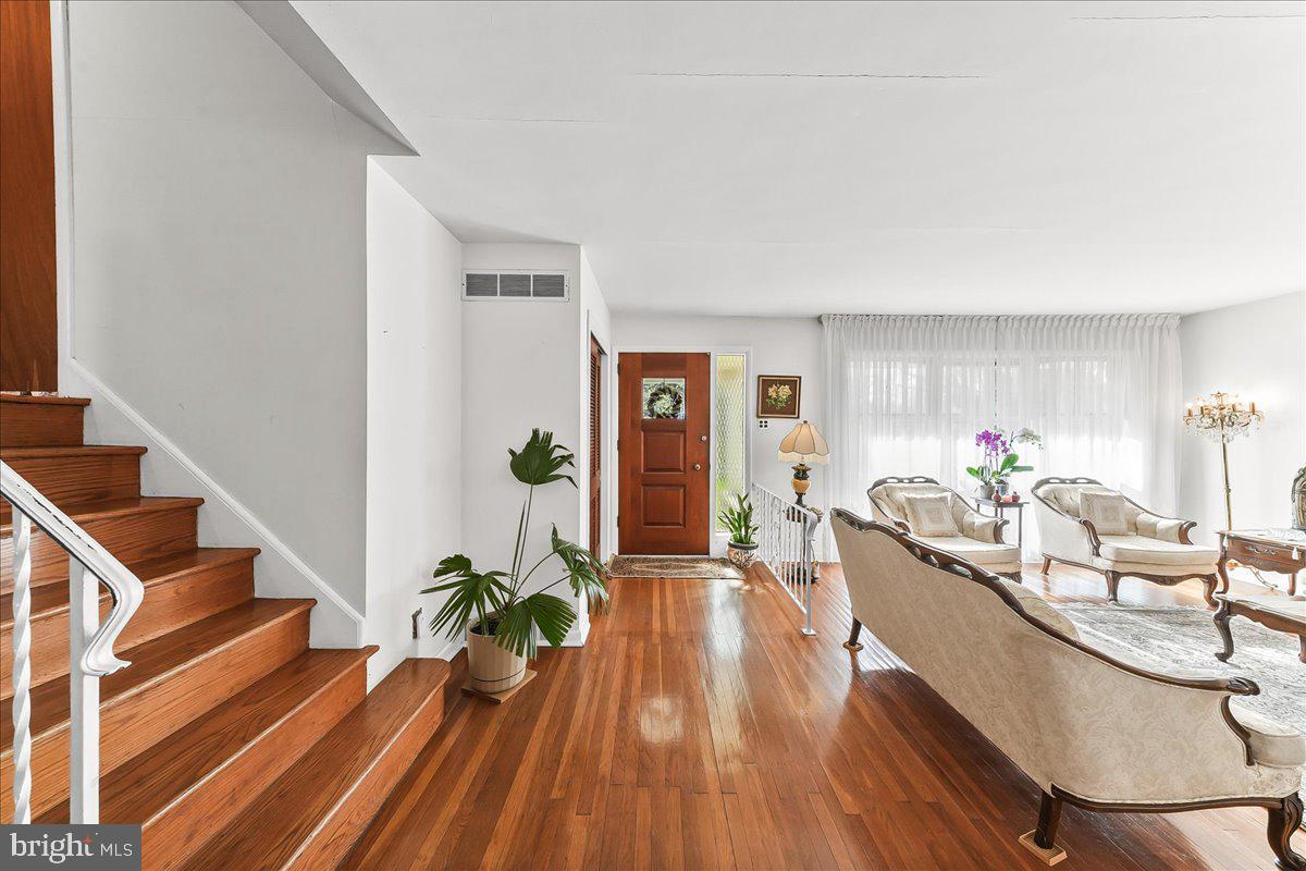 ROSE TREE WOODS - Residential