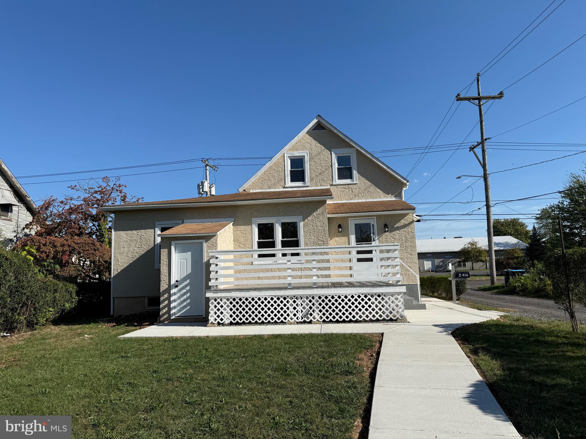 Main image without alt text