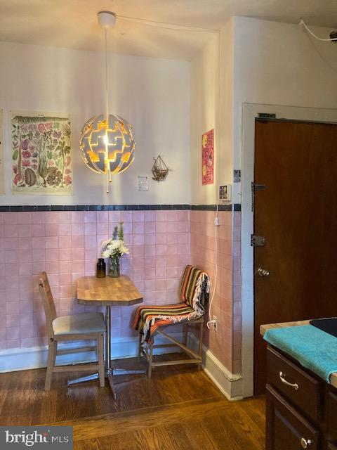 UNIVERSITY CITY - Residential Income