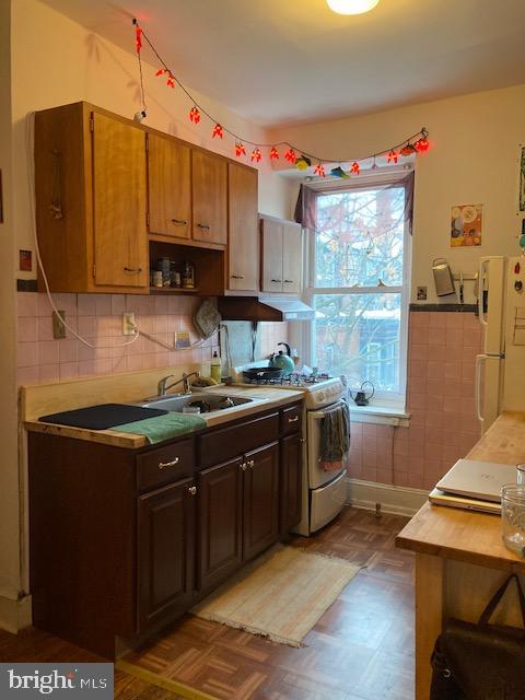 UNIVERSITY CITY - Residential Income