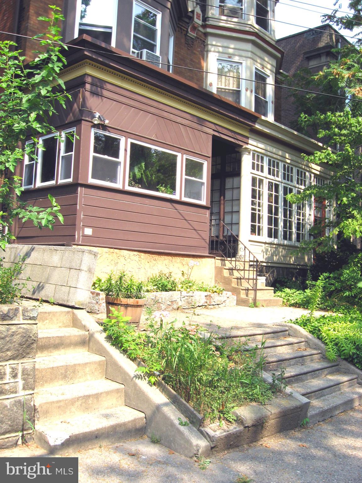 UNIVERSITY CITY - Residential Income