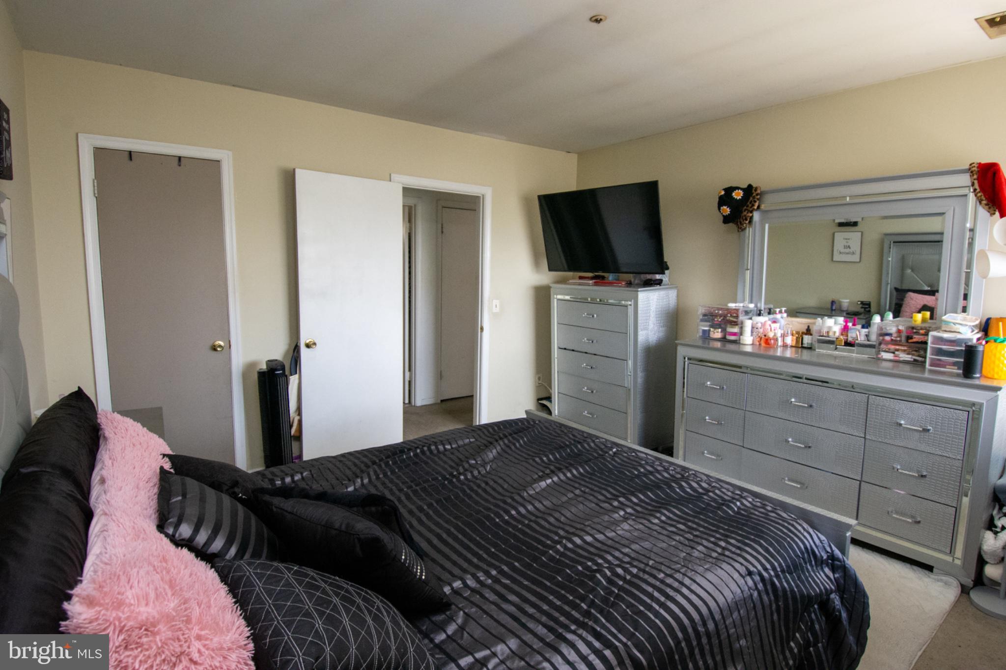 PINES CONDOMINIUM - Residential