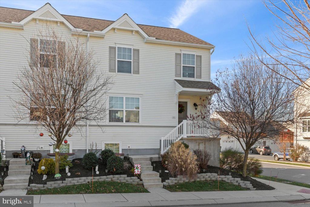 Photo of 422 WARREN CT, WILLOW STREET, PA 17584 (MLS # PALA2028960)