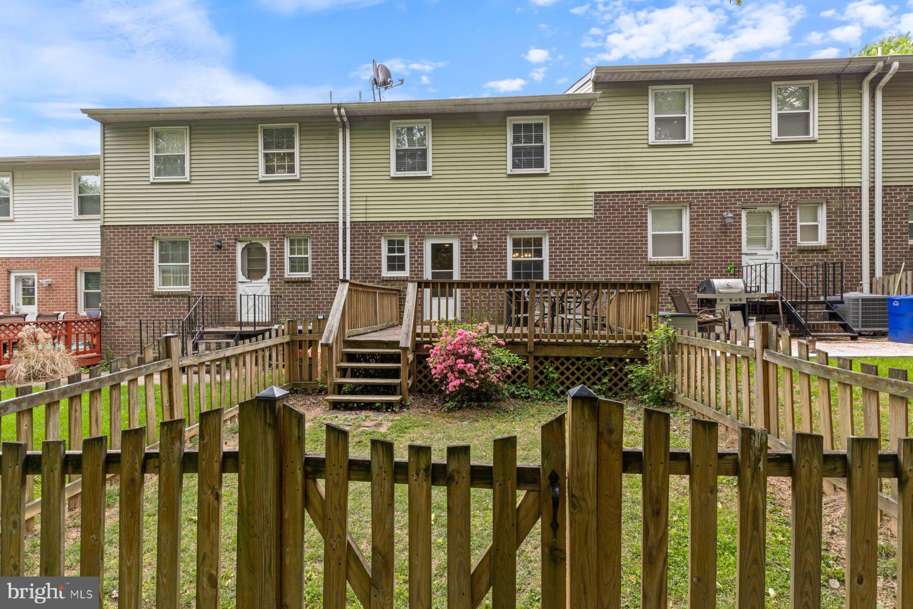 DOUBLE ROCK TOWNHOUSES - Residential