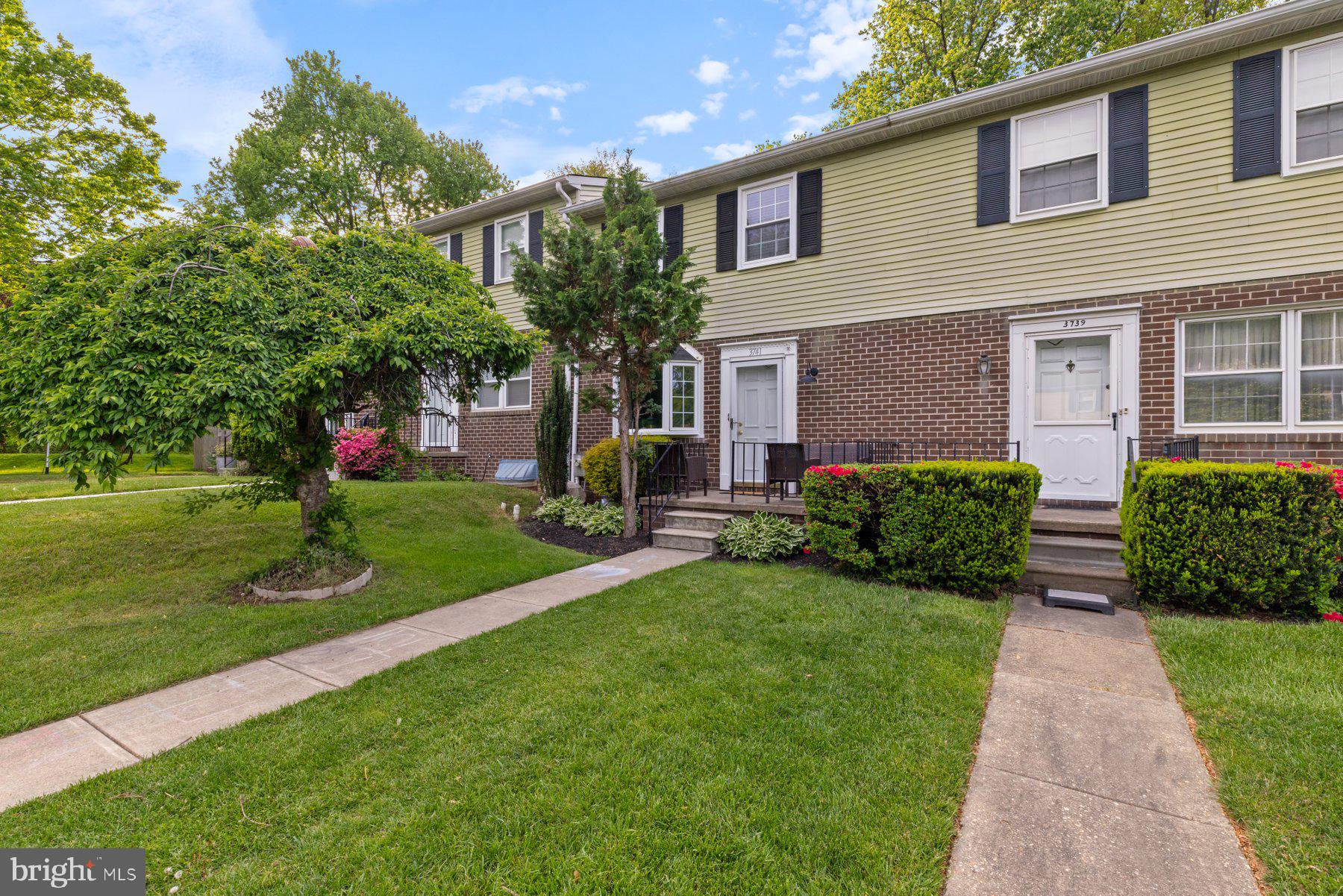 DOUBLE ROCK TOWNHOUSES - Residential