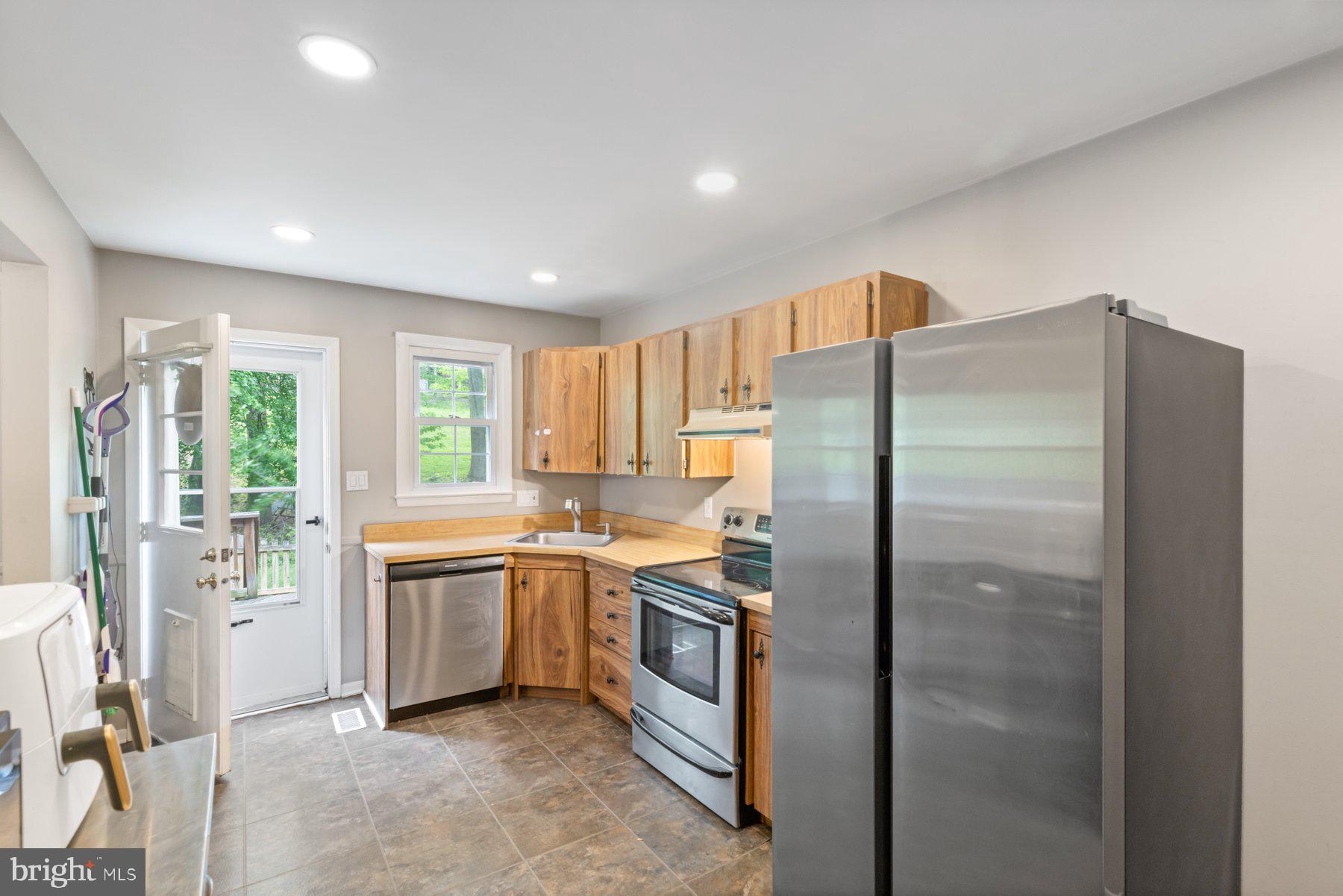 DOUBLE ROCK TOWNHOUSES - Residential