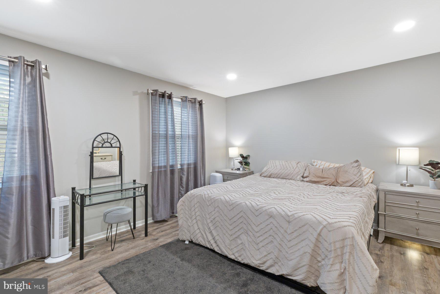 DOUBLE ROCK TOWNHOUSES - Residential