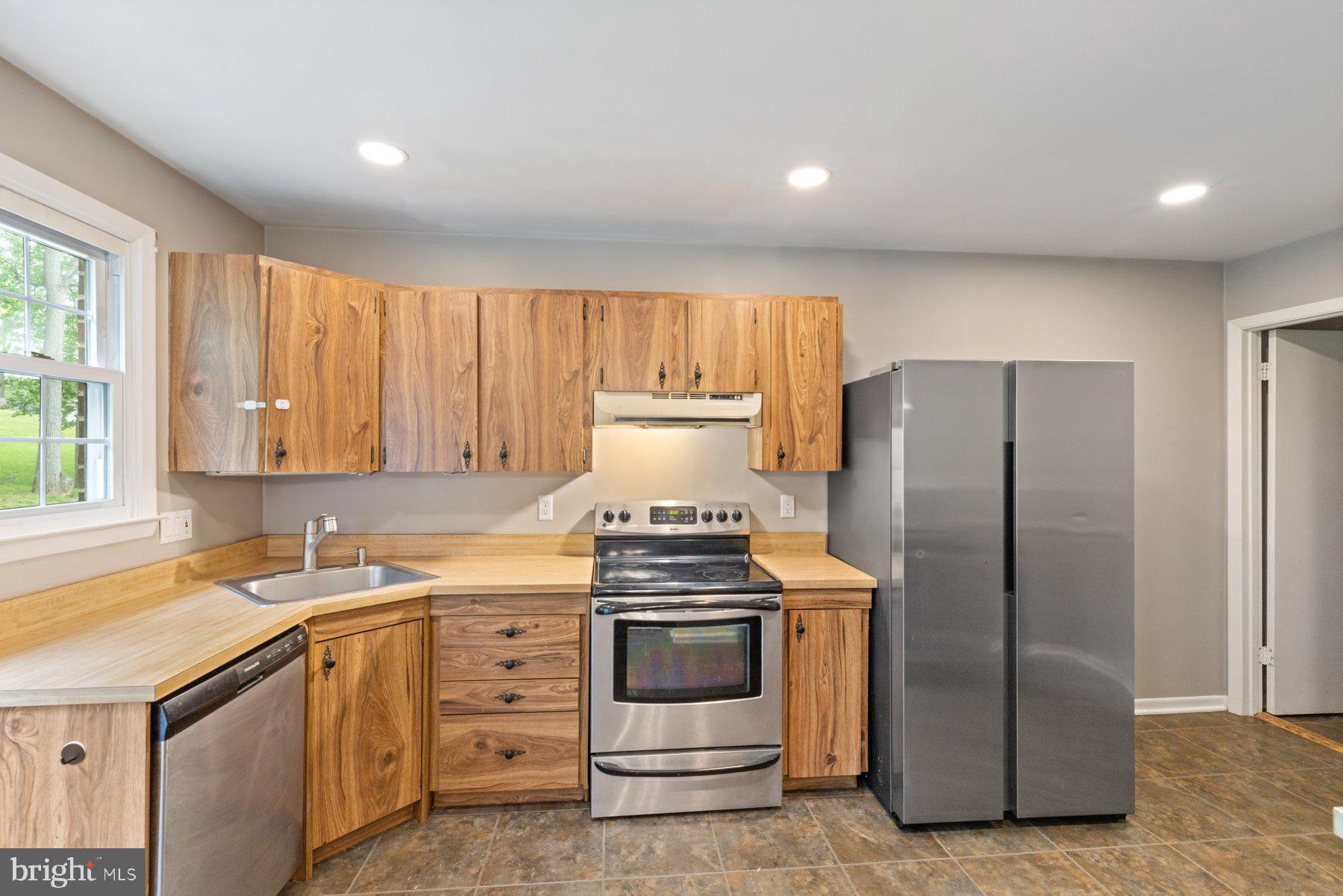 DOUBLE ROCK TOWNHOUSES - Residential