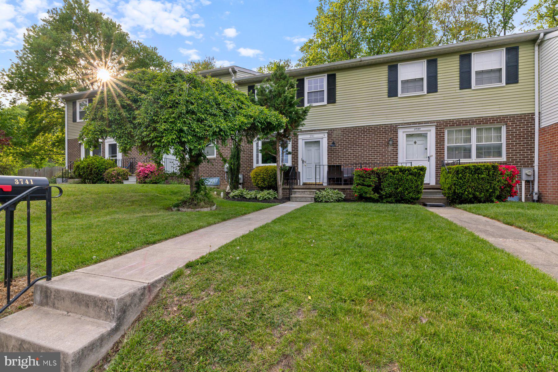 DOUBLE ROCK TOWNHOUSES - Residential