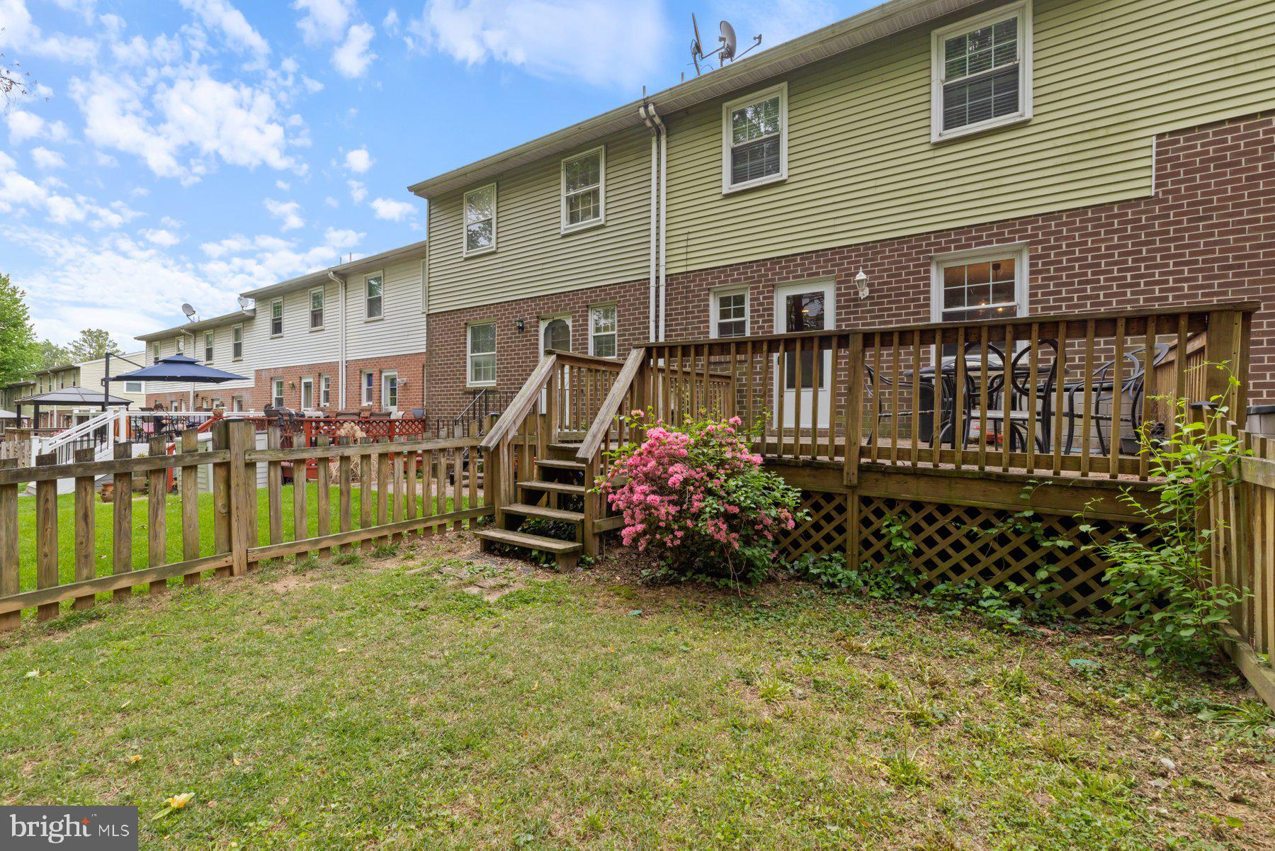DOUBLE ROCK TOWNHOUSES - Residential