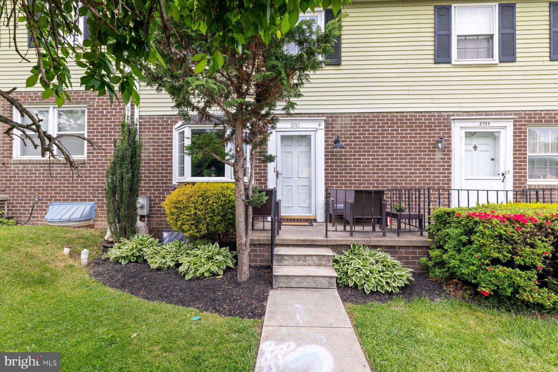 DOUBLE ROCK TOWNHOUSES - Residential