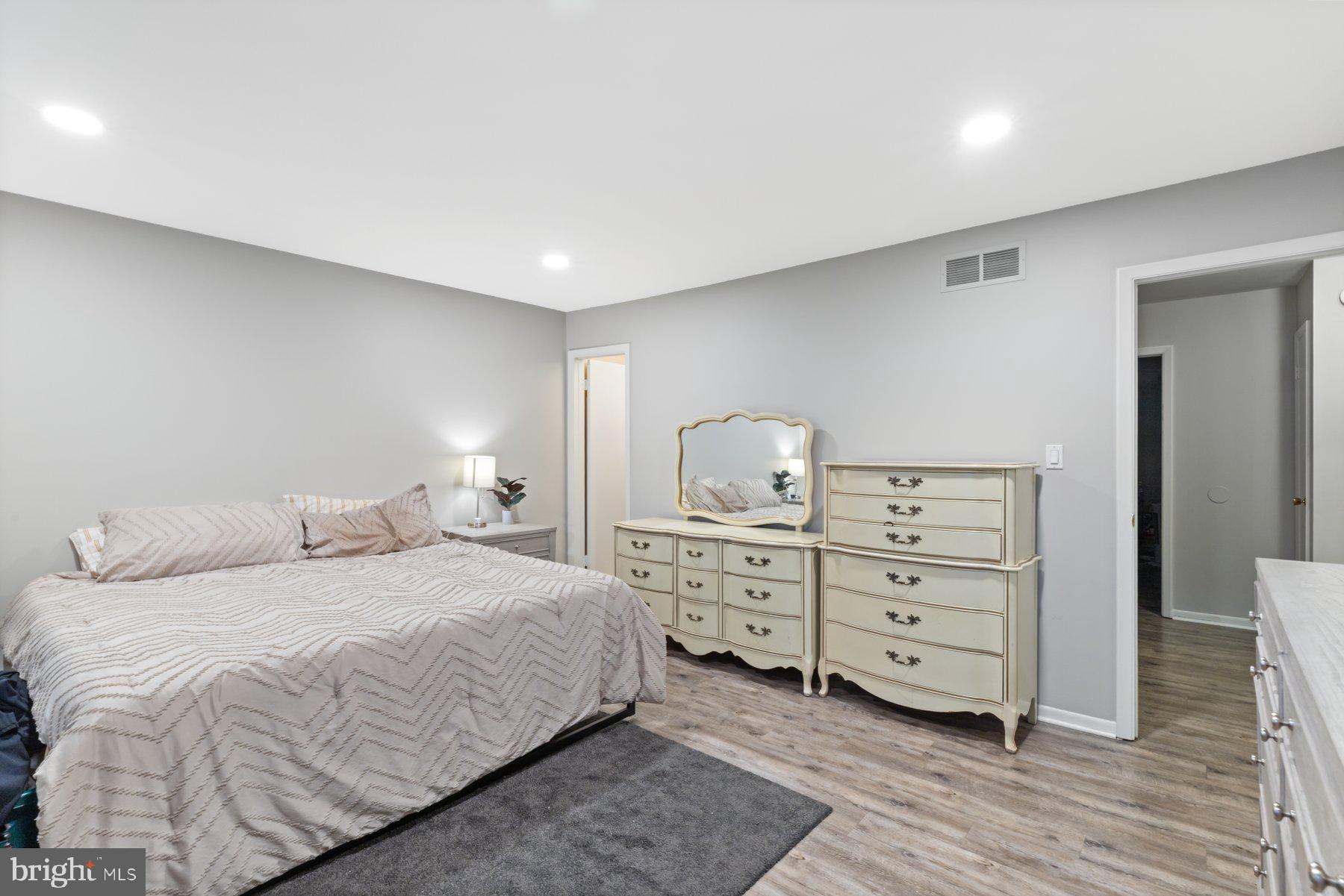 DOUBLE ROCK TOWNHOUSES - Residential