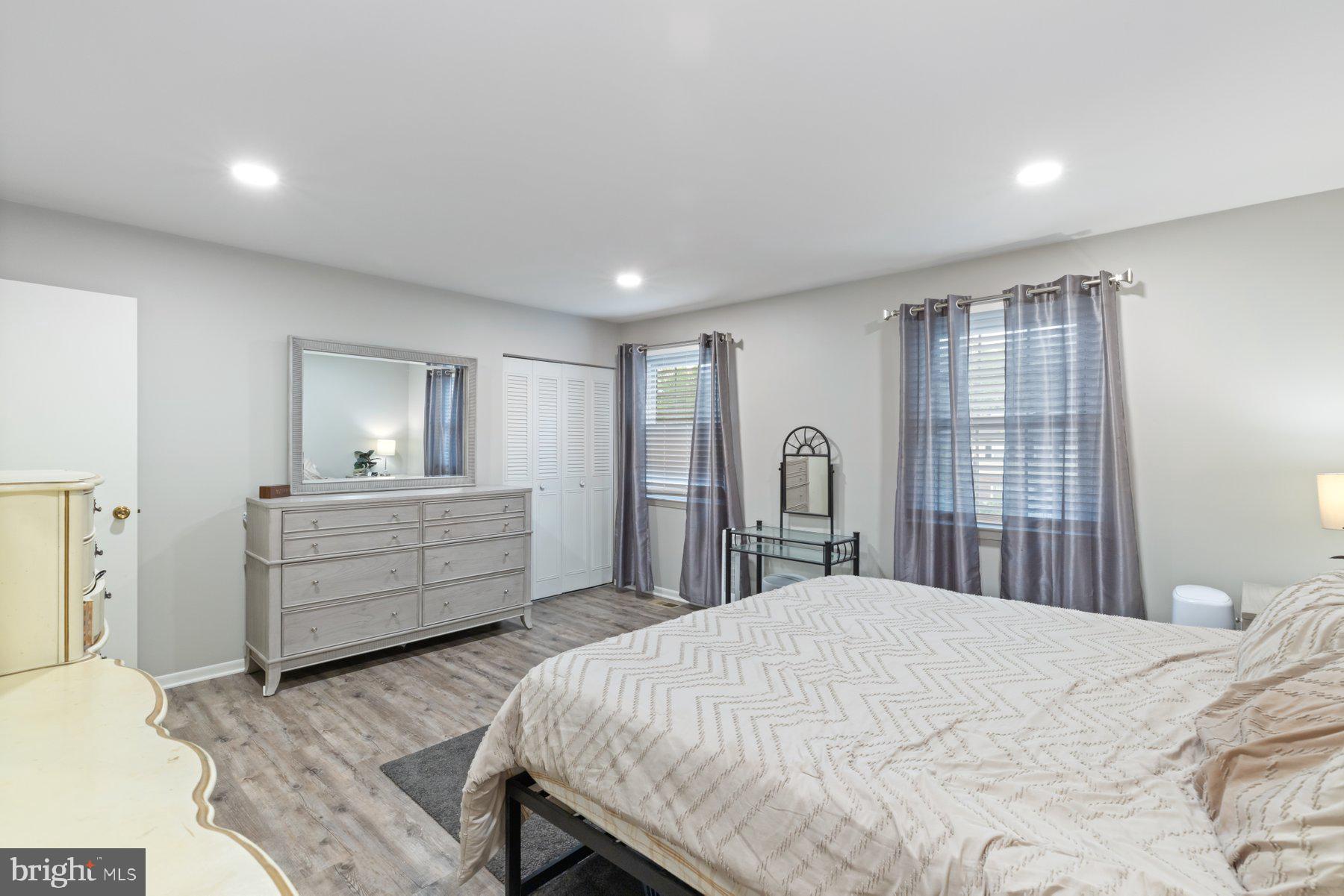 DOUBLE ROCK TOWNHOUSES - Residential