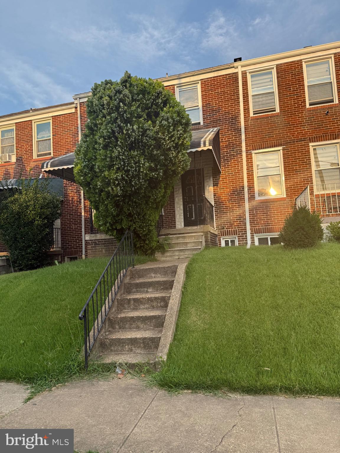 2923 EDISON HIGHWAY
