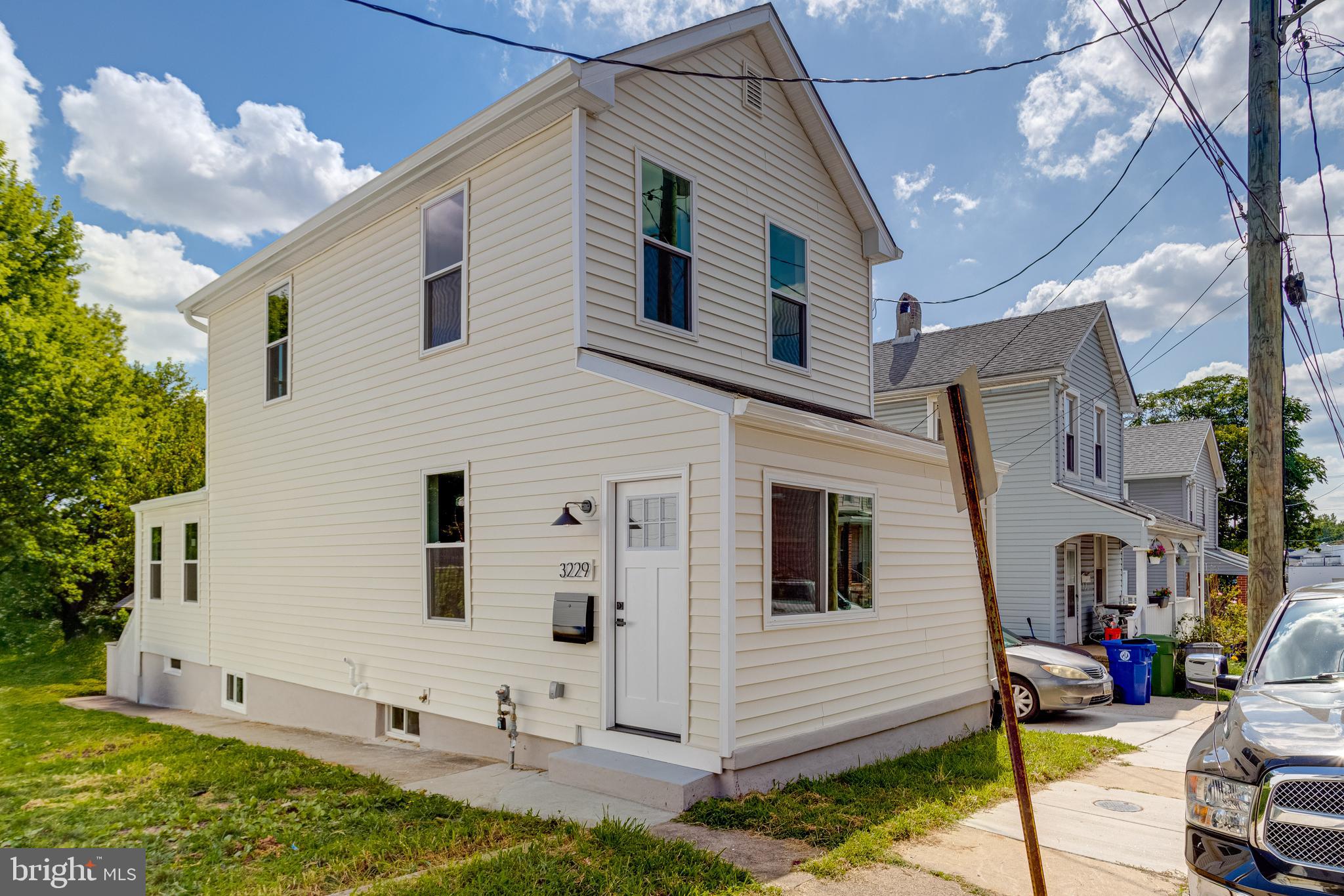 Beautifully Renovated & Move-In Ready!
Welcome to 3229 Kingsley, a stunning single-family home that’s been fully and thoughtfully renovated from top to bottom. This 3-bedroom, 2.5-bath beauty features a spacious owner’s suite with a private en suite bath, a bright walk-out finished basement, and modern finishes throughout.
You’ll love the open-concept main level with recessed lighting, shaker cabinets, stainless steel appliances, and durable luxury vinyl plank flooring. Everything is brand new—including electrical, plumbing, HVAC, windows, and more—offering peace of mind for years to come.
Step outside to your huge fenced backyard, perfect for entertaining, gardening, or simply relaxing. Conveniently located close to shopping, dining, parks, and commuter routes. Spacious parking for 6 cars.
💥 Priced to sell—this one won’t last! Schedule your tour today and fall in love with your new home.