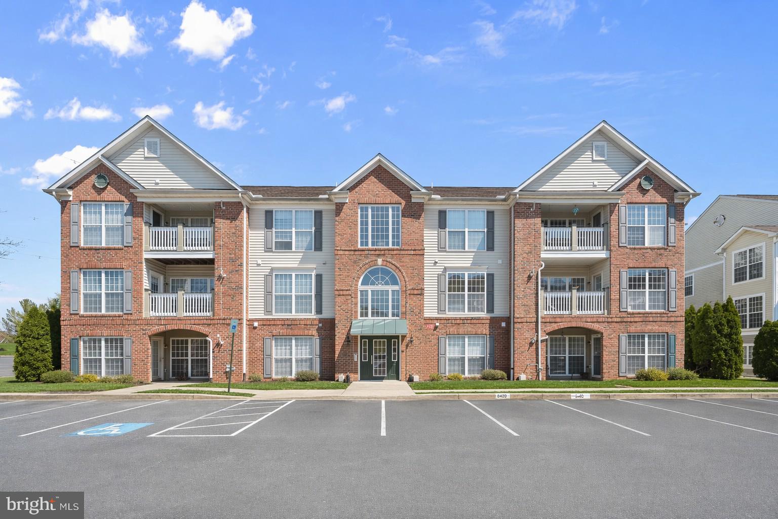 Photo 1 of 37 — 2504 SHELLEY CIRCLE 4-2D, FREDERICK, MD 21702