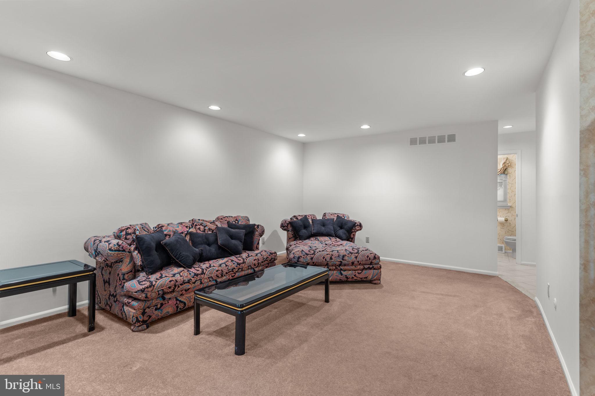 WOODLYN CROSSING - Residential