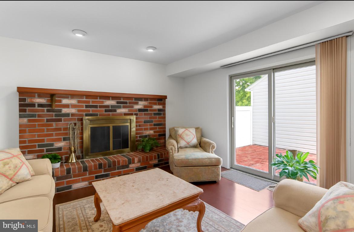 WOODLYN CROSSING - Residential