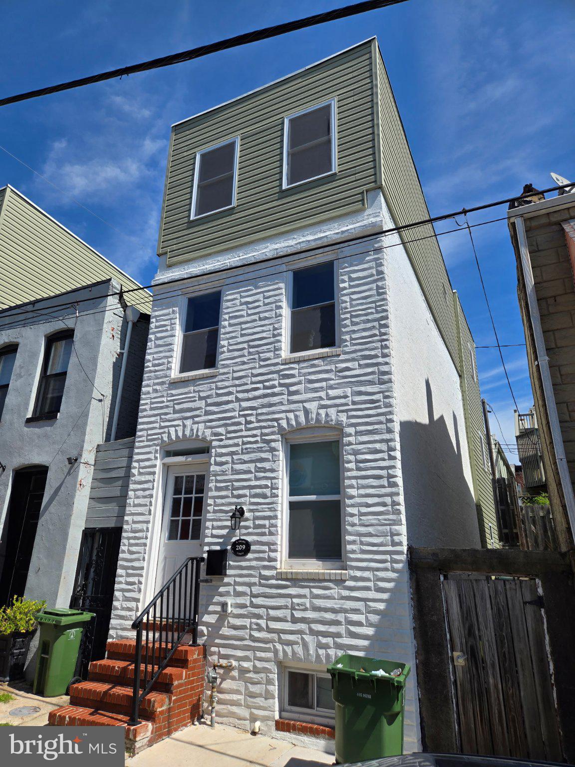 209 S CHAPEL STREET